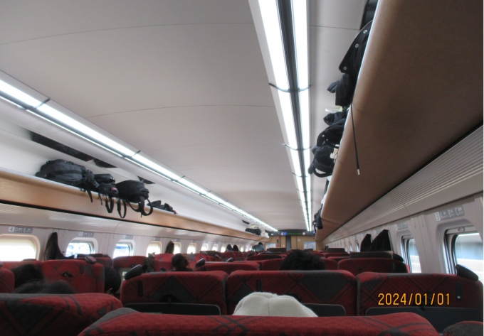 鉄道乗車記録の写真:車内設備、様子(3)        「ほぼ満席。」