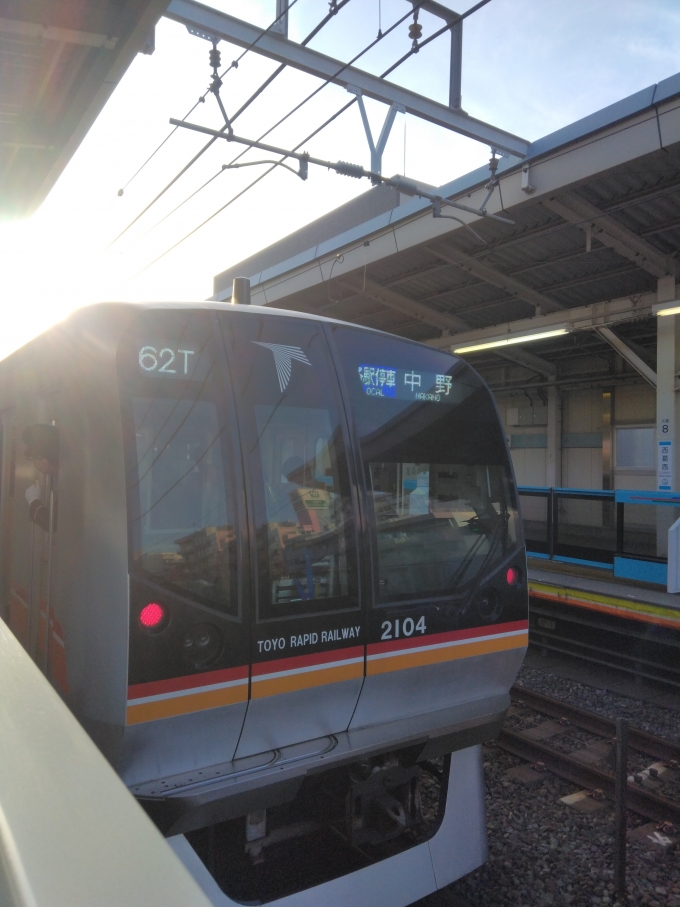 鉄道乗車記録の写真:列車・車両の様子(未乗車)(3)     「東葉高速線2000系。西葛西停車中に撮影。」