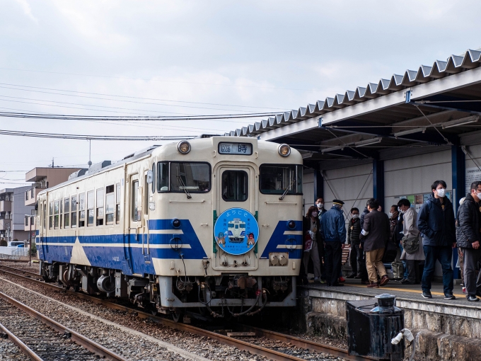 鉄道乗車記録の写真:乗車した列車(外観)(22)        「北条町駅に到着すると、津軽三味線列車２号の乗客と慌ただしく入れ替わった…」