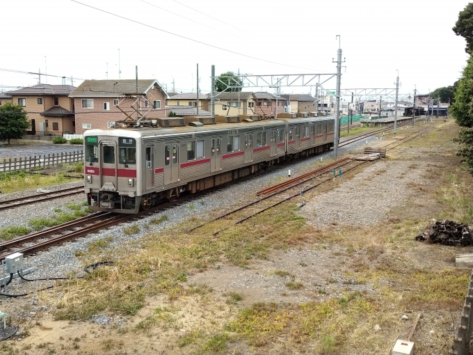 鉄道乗車記録の写真:列車・車両の様子(未乗車)(2)        「西小泉を発車した列車。
跨線橋から撮影。」