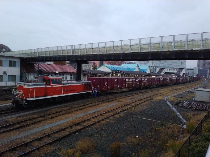 鉄道乗車記録の写真:列車・車両の様子(未乗車)(3)        「石巻駅に到着した1651ﾚ。
機関車付け替えして石巻港へ向かう。」