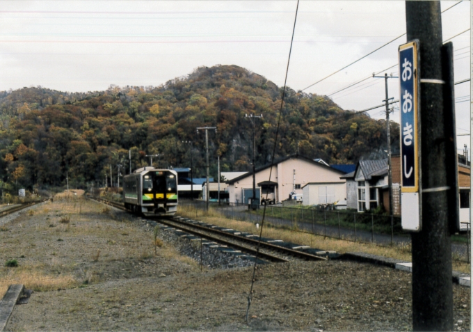 鉄道乗車記録の写真:乗車した列車(外観)(2)        「大岸14:59発長万部行きH100-40。」