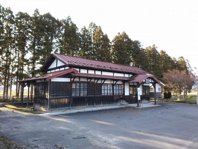 鉄道乗車記録の写真:駅舎・駅施設、様子(1)        「羽前成田駅。」