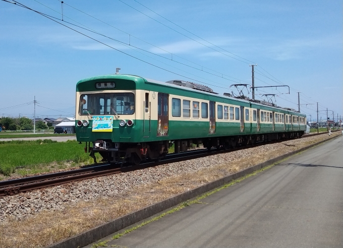 鉄道乗車記録の写真:列車・車両の様子(未乗車)(1)          「修善寺行き3501形。
原木駅から線路横の道路を韮山方向へ15分ほど歩いたところ。
車がきたらアウトだけど。
ここでデキの回送を待った。」