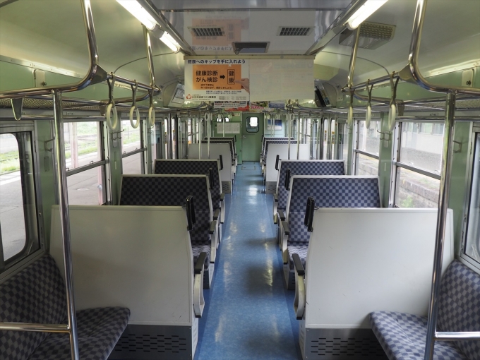 鉄道乗車記録の写真:車内設備、様子(2)        「クモハ115-1066の車内」