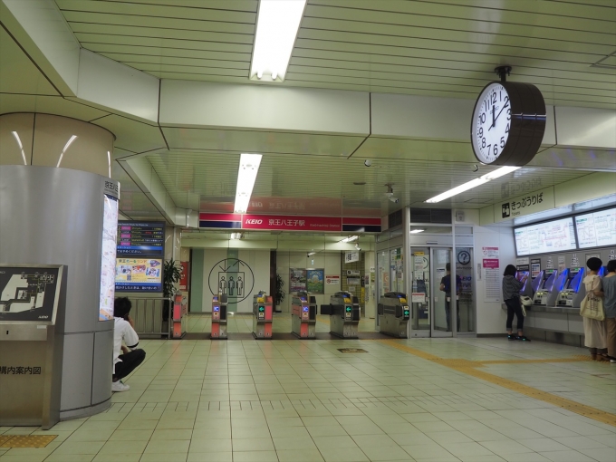 鉄道乗車記録の写真:駅舎・駅施設、様子(1)        「改札口」