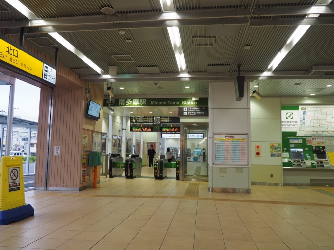 鉄道乗車記録の写真:駅舎・駅施設、様子(3)        「改札口」