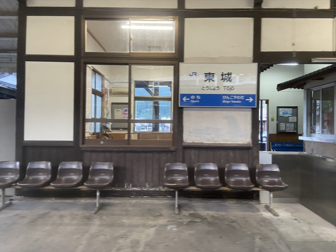 鉄道乗車記録の写真:駅舎・駅施設、様子(2)        「駅舎、駅名標」