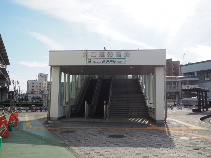 鉄道乗車記録の写真:駅舎・駅施設、様子(4)        「愛知環状鉄道の瀬戸市駅に近い、北口連絡通路の入口」