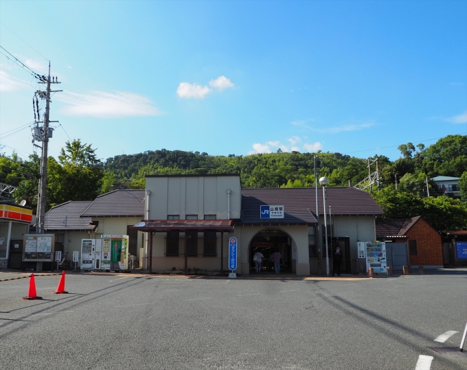 鉄道乗車記録の写真:駅舎・駅施設、様子(3)        「昭和初期建築の駅舎」