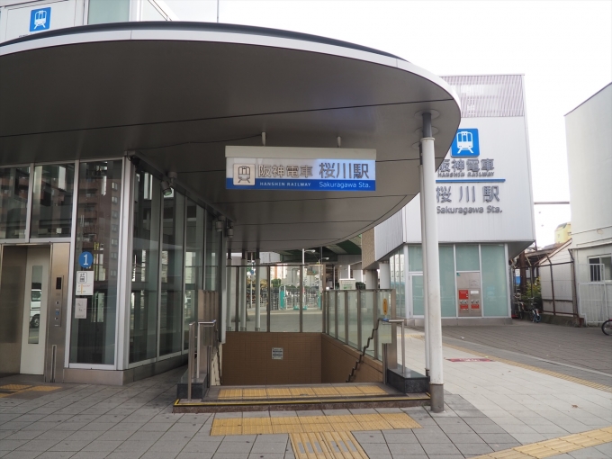 鉄道乗車記録の写真:駅舎・駅施設、様子(1)        「南海汐見橋駅に近い1番出入口」