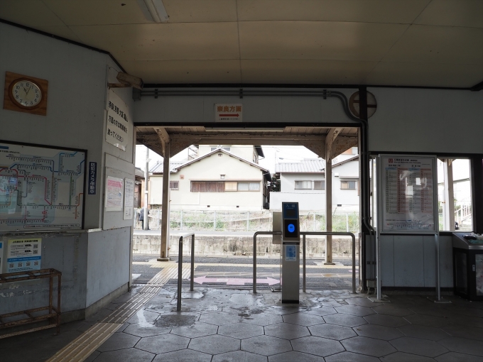 鉄道乗車記録の写真:駅舎・駅施設、様子(5)        「改札口付近の様子」