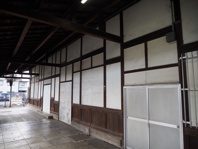 鉄道乗車記録の写真:駅舎・駅施設、様子(2)        「貴賓室のあるあたり。ホーム側は入口が埋められている模様」