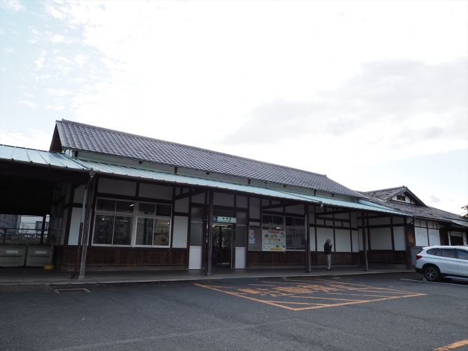 鉄道乗車記録の写真:駅舎・駅施設、様子(5)        「駅舎外観」