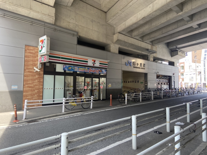 鉄道乗車記録の写真:駅舎・駅施設、様子(1)        「高架下入口」