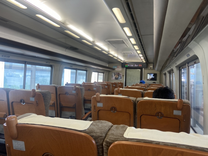 鉄道乗車記録の写真:車内設備、様子(3)     「前面展望風景を映すモニタが大阪側の車端についている」