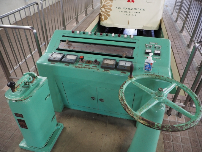 鉄道乗車記録の写真:駅舎・駅施設、様子(4)        「昭和34年から平成6年まで使用していた運転制御盤」