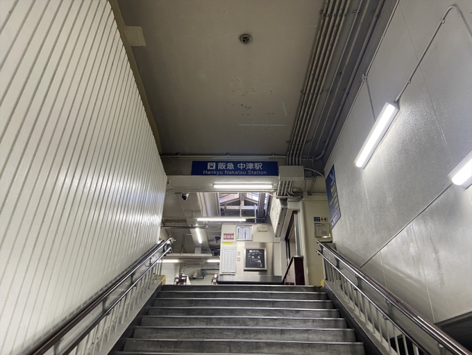 鉄道乗車記録の写真:駅舎・駅施設、様子(6)        「昭和な感じの入口」