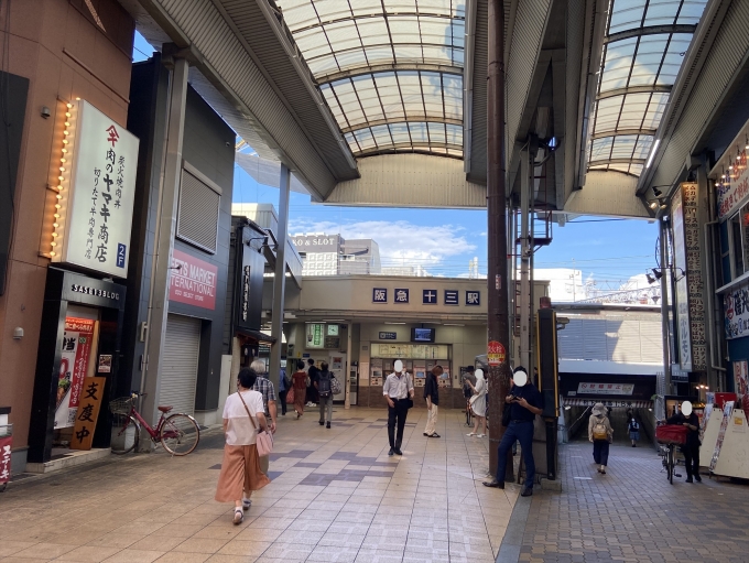 鉄道乗車記録の写真:駅舎・駅施設、様子(1)        「商店街に直結する十三駅。
写真は西口」