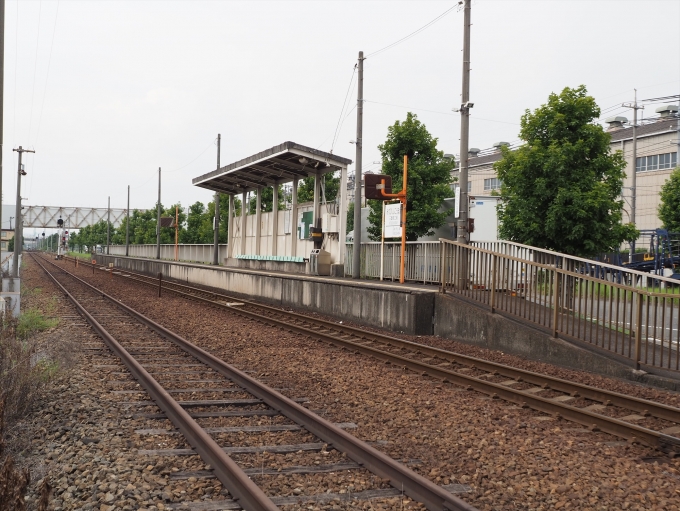 鉄道乗車記録の写真:駅舎・駅施設、様子(8)     「ホーム1本のみの駅
車庫はこの駅の向こう、遠くにある。」