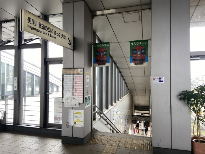鉄道乗車記録の写真:駅舎・駅施設、様子(2)        「長良川鉄道のりばへの入口」