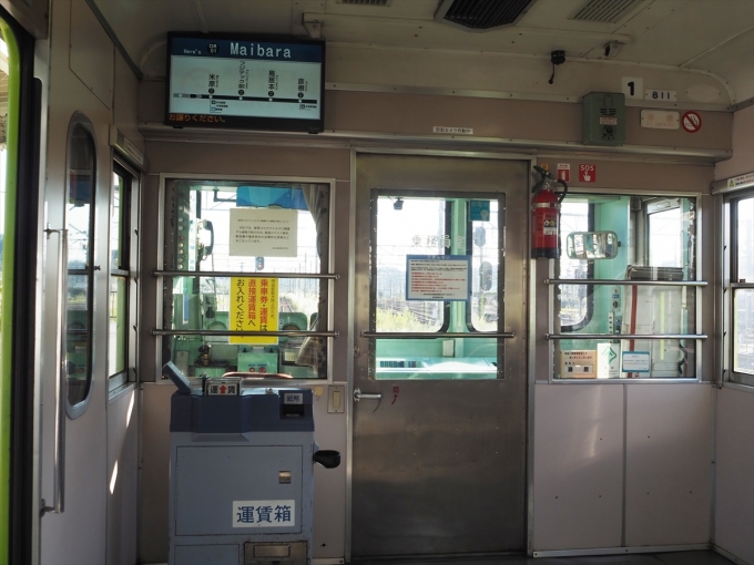 鉄道乗車記録の写真:車内設備、様子(4)        「乗車した811号の運転席付近」