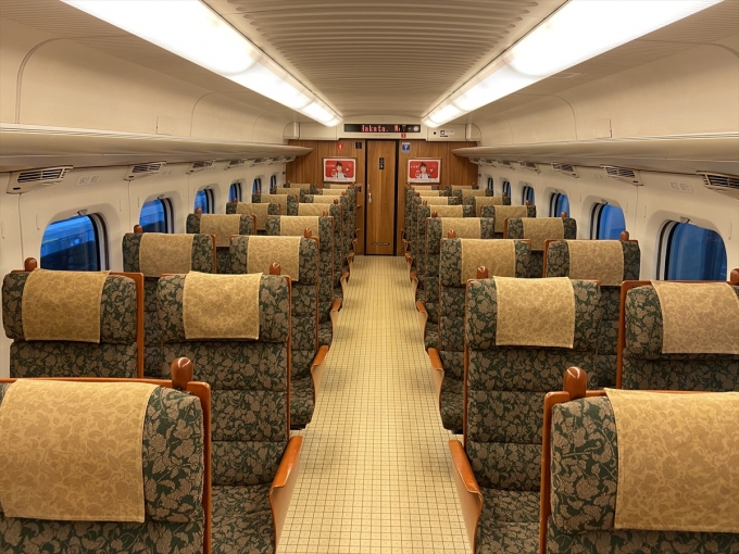 鉄道乗車記録の写真:車内設備、様子(2)        「乗客は少ない」