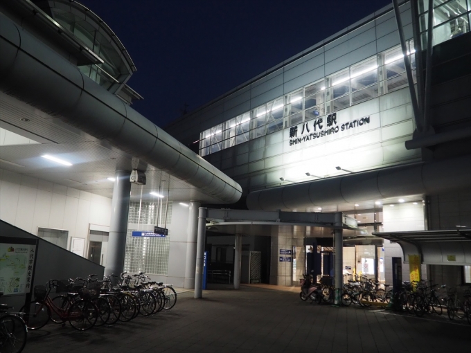 鉄道乗車記録の写真:駅舎・駅施設、様子(7)        「新幹線と在来線の乗り換えにはいったん駅舎を出る。」
