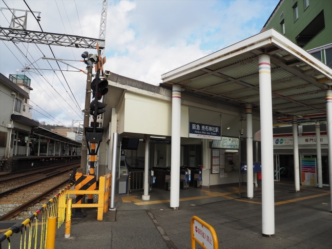 鉄道乗車記録の写真:駅舎・駅施設、様子(3)        「東改札口」