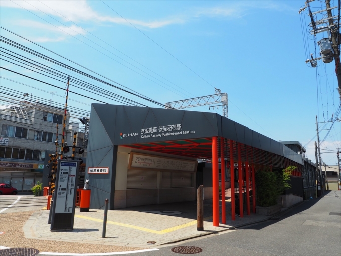 鉄道乗車記録の写真:駅舎・駅施設、様子(3)        「大阪方面行きホームの入口」