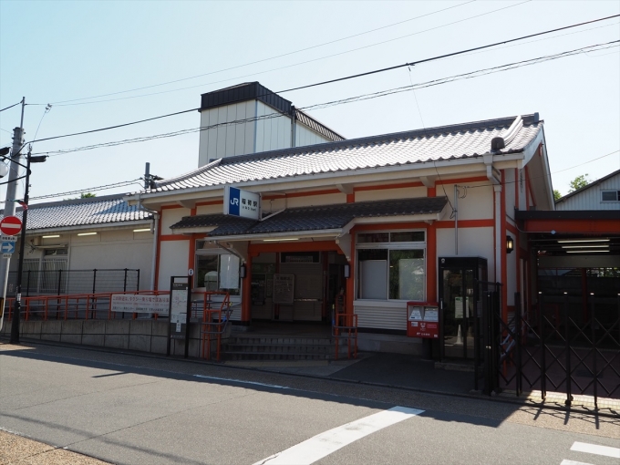 鉄道乗車記録の写真:駅舎・駅施設、様子(1)        「伏見稲荷の玄関口」