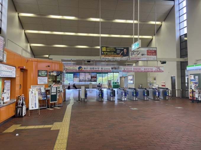 鉄道乗車記録の写真:駅舎・駅施設、様子(3)        「改札口周辺」