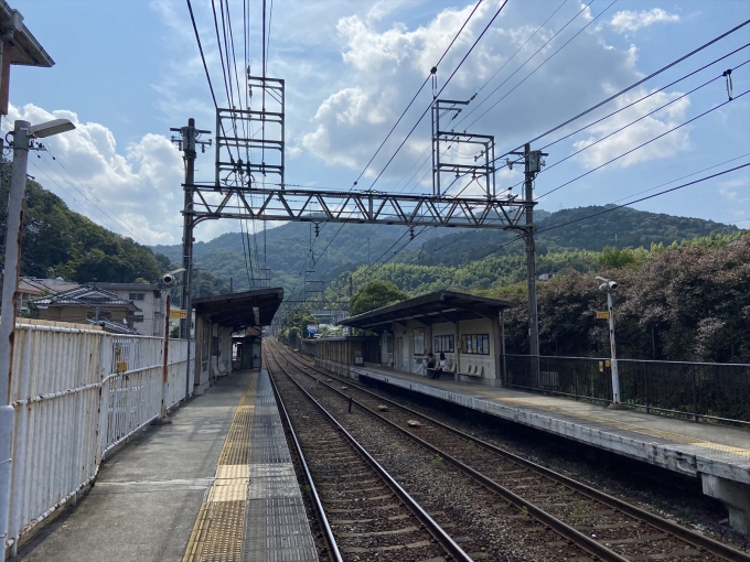 鉄道乗車記録の写真:駅舎・駅施設、様子(4)        「滋賀県に向かって山を登っていく感じ」