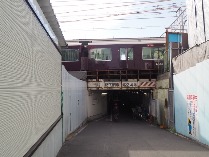 鉄道乗車記録の写真:駅舎・駅施設、様子(3)        「淡路駅の東西を結ぶ地下道」