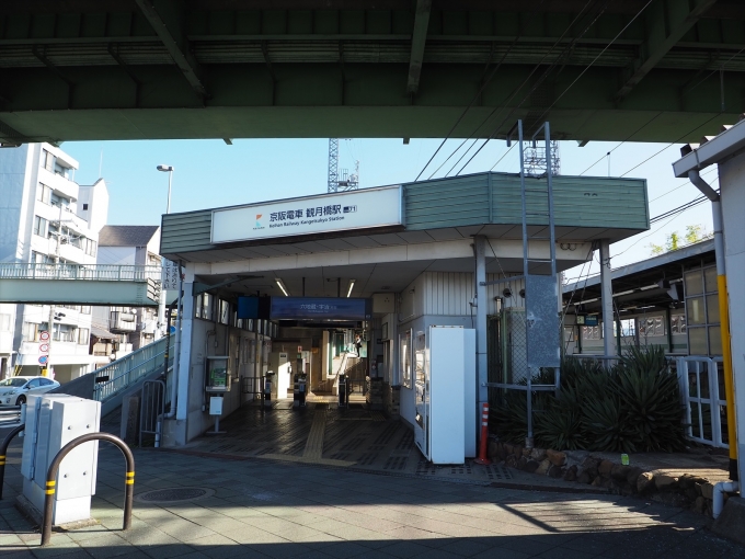鉄道乗車記録の写真:駅舎・駅施設、様子(4)        「宇治方面行きの駅の入口」