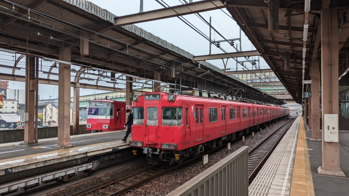 鉄道乗車記録の写真:列車・車両の様子(未乗車)(18)        「←名鉄6500系　名鉄100系→」
