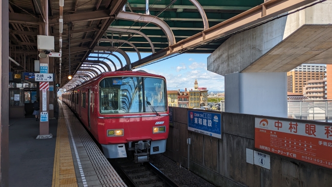 鉄道乗車記録の写真:列車・車両の様子(未乗車)(14)        「反対側(名古屋・伏見方面)のホームへ移動しました。」