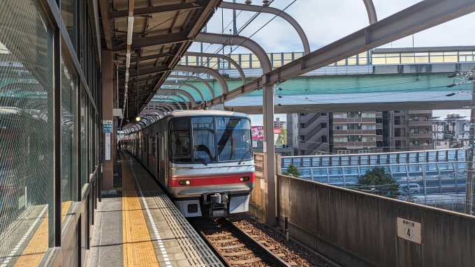 鉄道乗車記録の写真:列車・車両の様子(未乗車)(5)        「やっと上小田井駅に到着！！と同時に5000系が来ました。」