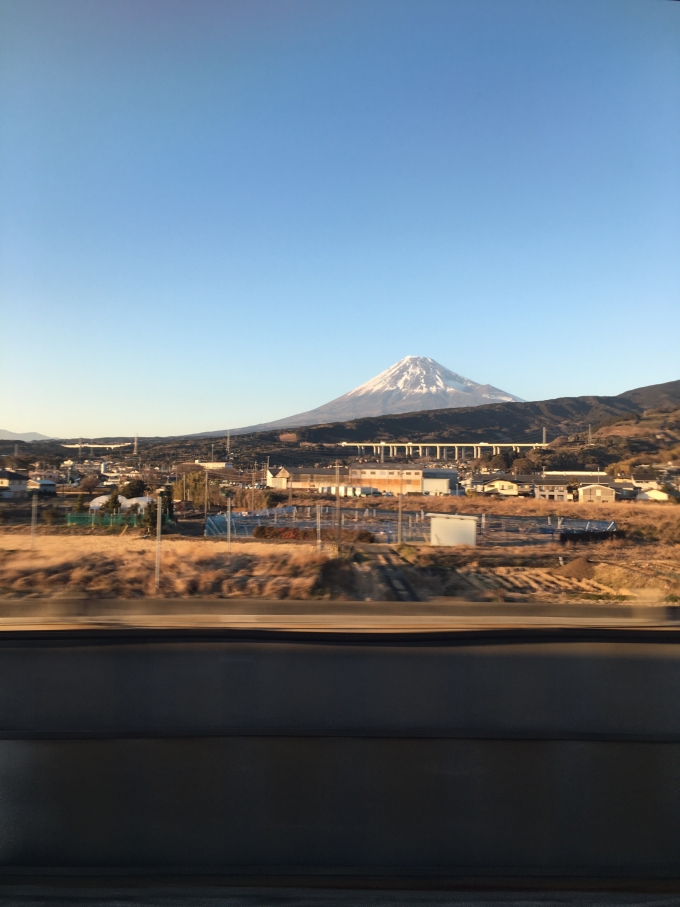 鉄道乗車記録の写真:車窓・風景(3)        「静岡側から見る富士山は雪が少なめです。」