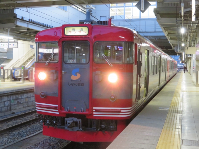 鉄道乗車記録の写真:乗車した列車(外観)(7)     「長野駅停車中に乗車電を撮影。7番線側にはリゾートビューふるさとが止まっていました。」