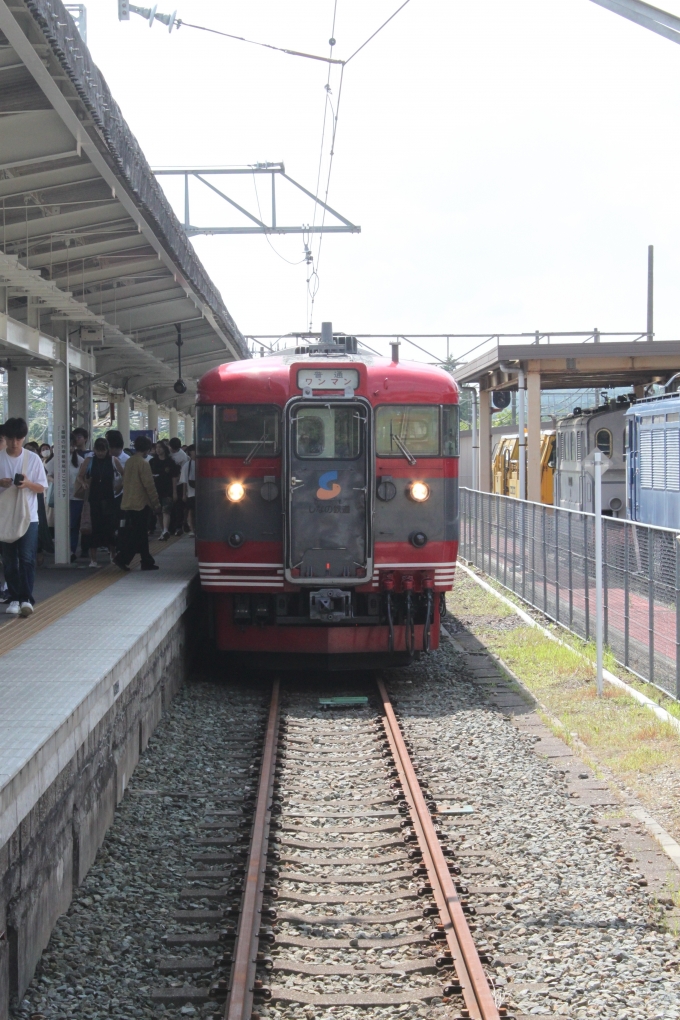 鉄道乗車記録の写真:乗車した列車(外観)(16)        「軽井沢の頭端式ホームで面縦撮影してみました。」