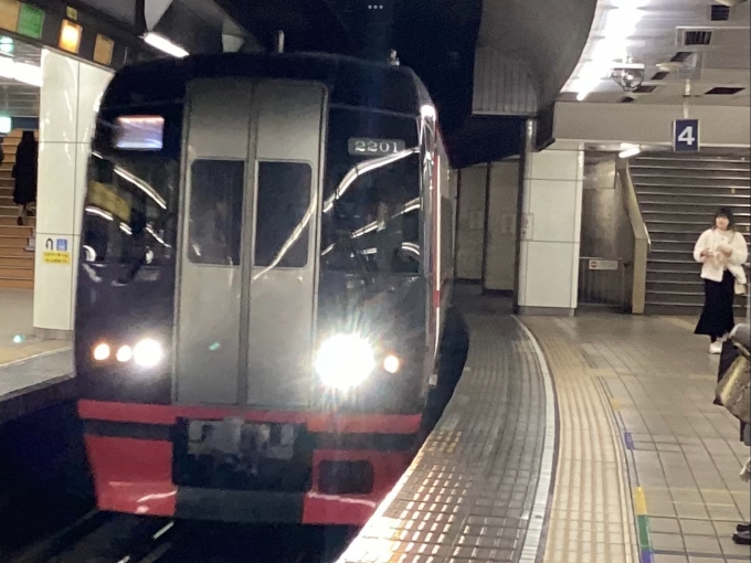 鉄道乗車記録の写真:乗車した列車(外観)(2)        「乗車した 特急 中部国際空港行きです。2200系のトプナンでした。少し画質悪いかもです。」