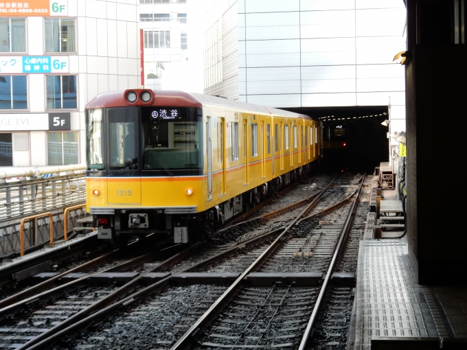 鉄道乗車記録の写真:列車・車両の様子(未乗車)(1)          「終点側（渋谷マークシティ）方面の車両基地に向かう渋谷止まりの列車。」