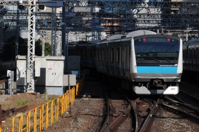 鉄道乗車記録の写真:列車・車両の様子(未乗車)(1)          「4番線から、浜松町寄りの引上線に転線する車両。」
