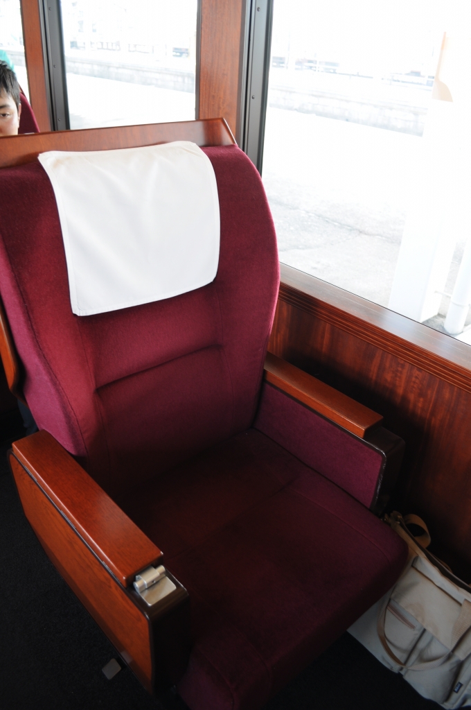 鉄道乗車記録の写真:車内設備、様子(2)     「使用した座席(3番A)」