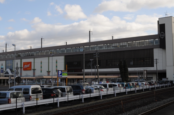 鉄道乗車記録の写真:駅舎・駅施設、様子(2)        「陸羽東線ホームから見た東北新幹線高架駅。」
