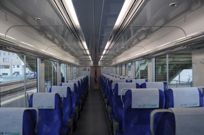 鉄道乗車記録の写真:車内設備、様子(2)        「1号車の車内。使用した座席は、8番C(1人掛け側)」