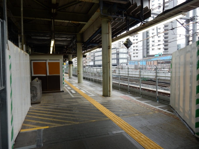 鉄道乗車記録の写真:駅舎・駅施設、様子(2)        「使用中止した旧3番線(新宿方面ホーム)」