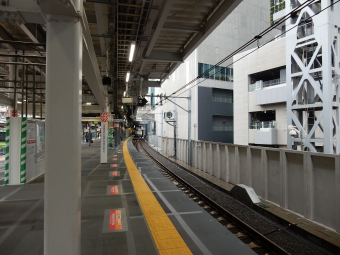 鉄道乗車記録の写真:駅舎・駅施設、様子(3)        「新しく使用を開始した4番線(恵比寿方面ホーム)と渋谷スクランブルスクエア」
