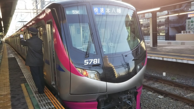 鉄道乗車記録の写真:乗車した列車(外観)(1)        「5000系の都営新宿線直通運用です。」